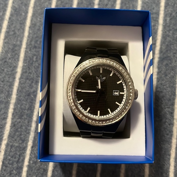 ❌❌SOLD❌❌Adidas watch 💙🤍 - Picture 1 of 4